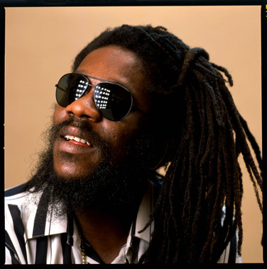  Dennis Brown